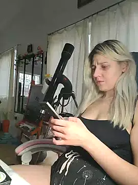 Snapshot of ScarletCallings420 chatting on February 21, 6:15 pm ScarletCallings420 online show from February 21, 6:15 pm