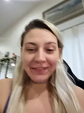 Snapshot of ScarletCallings420 chatting on February 19, 6:32 pm ScarletCallings420 online show from February 19, 6:32 pm