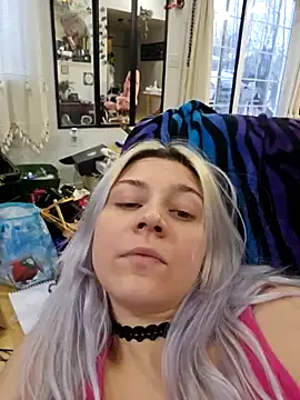 Snapshot of ScarletCallings420 chatting on December 23, 12:25 am ScarletCallings420 online show from December 23, 12:25 am