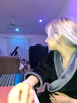 Snapshot of ScarletCallings420 chatting on January 24, 3:55 pm ScarletCallings420 online show from January 24, 3:55 pm