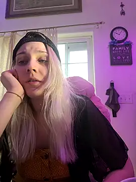 Snapshot of ScarletCallings420 chatting on March 3, 7:07 pm ScarletCallings420 online show from March 3, 7:07 pm