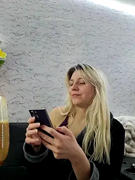 Snapshot of ScarletCallings420 chatting on January 6, 10:25 pm ScarletCallings420 online show from January 6, 10:25 pm