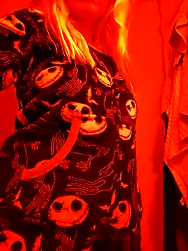 Snapshot of ScarletCallings420 chatting on November 23, 1:43 pm ScarletCallings420 online show from November 23, 1:43 pm