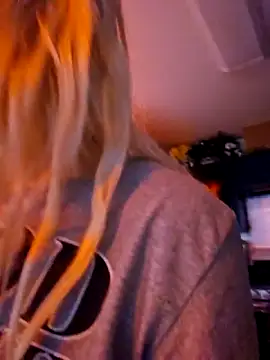 Snapshot of ScarletCallings420 chatting on November 14, 6:33 pm ScarletCallings420 online show from November 14, 6:33 pm