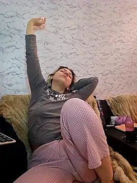 ScarletCallings420 online show from January 17, 2:09 pm