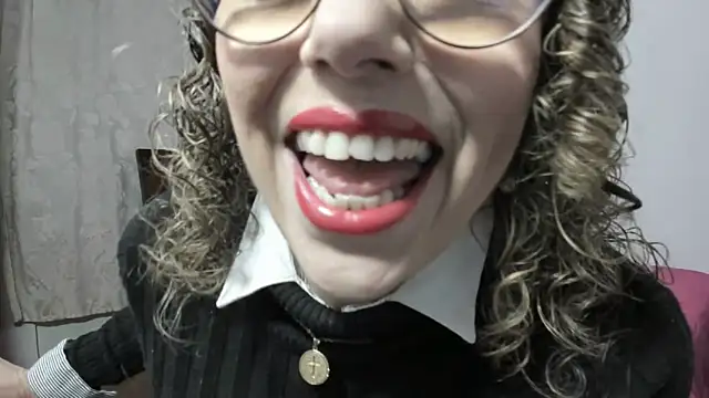 taylorhot70 online show from February 5, 1:37 am