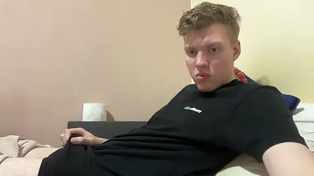 Snapshot of sexybooii6968 chatting on February 20, 2:41 pm sexybooii6968 online show from February 20, 2:41 pm