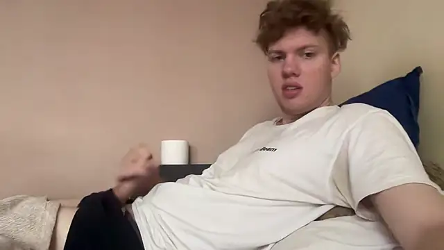 Snapshot of sexybooii6968 chatting on December 15, 10:21 am sexybooii6968 online show from December 15, 10:21 am