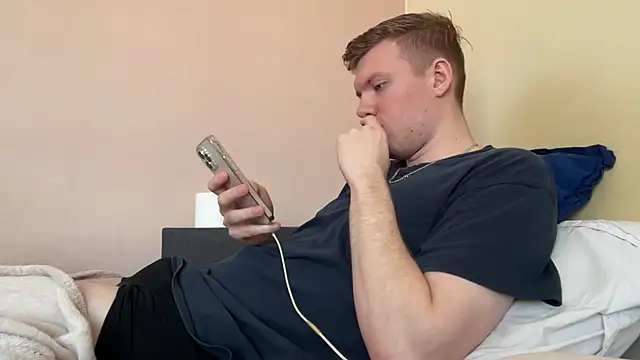 Snapshot of sexybooii6968 chatting on January 8, 11:27 am sexybooii6968 online show from January 8, 11:27 am