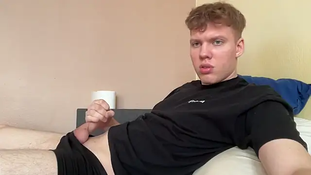 Snapshot of sexybooii6968 chatting on February 12, 1:33 pm sexybooii6968 online show from February 12, 1:33 pm