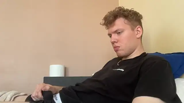 Snapshot of sexybooii6968 chatting on November 2, 12:10 pm sexybooii6968 online show from November 2, 12:10 pm