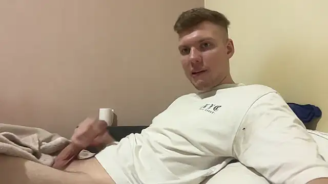 Snapshot of sexybooii6968 chatting on December 17, 2:55 pm sexybooii6968 online show from December 17, 2:55 pm