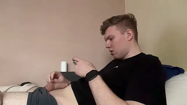 Snapshot of sexybooii6968 chatting on February 15, 1:21 pm sexybooii6968 online show from February 15, 1:21 pm