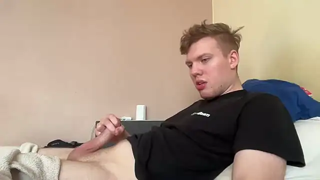 Snapshot of sexybooii6968 chatting on February 23, 1:44 pm sexybooii6968 online show from February 23, 1:44 pm