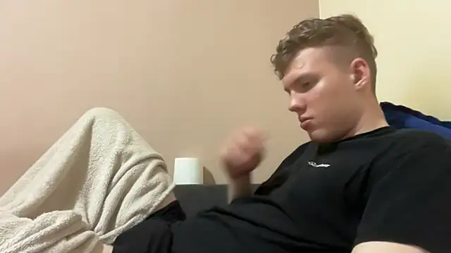 Snapshot of sexybooii6968 chatting on October 24, 4:39 pm sexybooii6968 online show from October 24, 4:39 pm