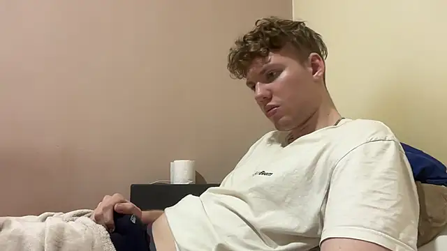 Snapshot of sexybooii6968 chatting on December 16, 2:43 pm sexybooii6968 online show from December 16, 2:43 pm