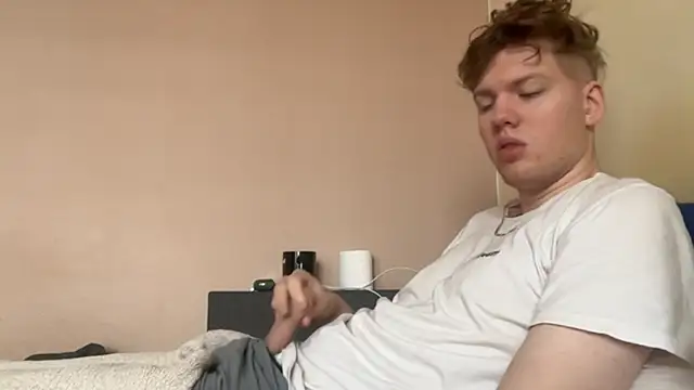 Snapshot of sexybooii6968 chatting on November 24, 9:42 am sexybooii6968 online show from November 24, 9:42 am