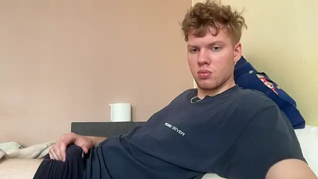 Snapshot of sexybooii6968 chatting on October 29, 12:48 pm sexybooii6968 online show from October 29, 12:48 pm