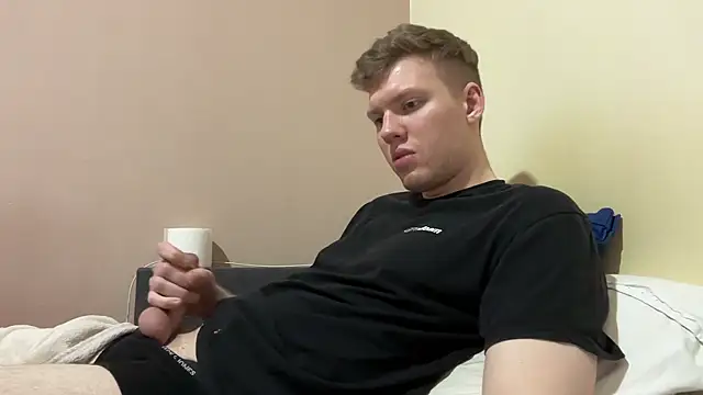 Snapshot of sexybooii6968 chatting on January 9, 4:14 pm sexybooii6968 online show from January 9, 4:14 pm