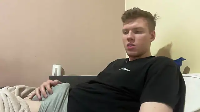 Snapshot of sexybooii6968 chatting on January 16, 4:11 pm sexybooii6968 online show from January 16, 4:11 pm