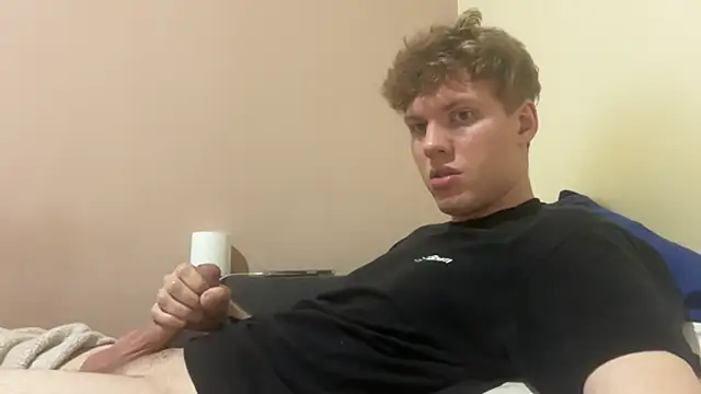 Snapshot of sexybooii6968 chatting on November 15, 8:13 pm sexybooii6968 online show from November 15, 8:13 pm