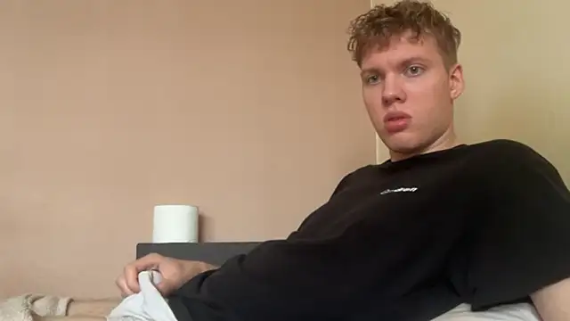 Snapshot of sexybooii6968 chatting on October 3, 9:33 am sexybooii6968 online show from October 3, 9:33 am