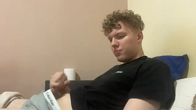 Snapshot of sexybooii6968 chatting on December 1, 2:51 pm sexybooii6968 online show from December 1, 2:51 pm