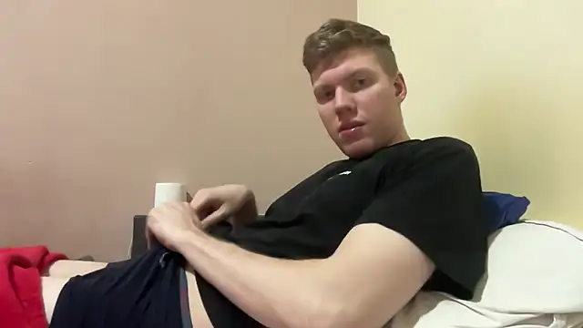 Snapshot of sexybooii6968 chatting on January 14, 8:23 pm sexybooii6968 online show from January 14, 8:23 pm