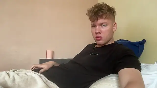 Snapshot of sexybooii6968 chatting on July 5, 10:22 am sexybooii6968 online show from July 5, 10:22 am