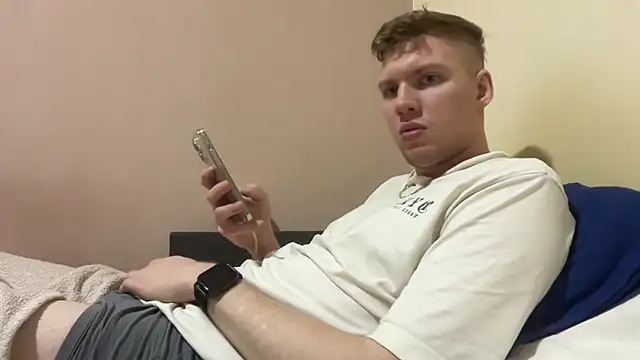 Snapshot of sexybooii6968 chatting on December 18, 5:39 pm sexybooii6968 online show from December 18, 5:39 pm