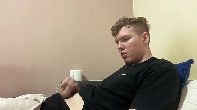 Snapshot of sexybooii6968 chatting on February 17, 3:53 pm sexybooii6968 online show from February 17, 3:53 pm