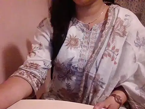 Pinky 4 online show from February 17, 7:00 pm