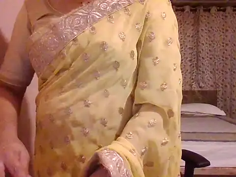 Pinky 4 online show from April 14, 2:11 pm