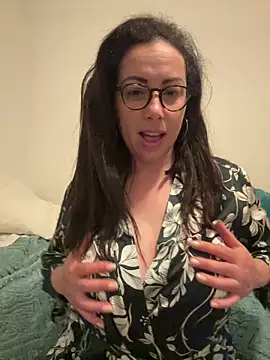 kymii online show from May 17, 7:47 pm