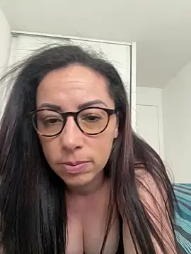 kymii online show from April 16, 1:01 pm