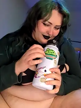 Snapshot of Cutegothcrybabyx chatting on December 1, 8:25 pm Cutegothcrybabyx online show from December 1, 8:25 pm