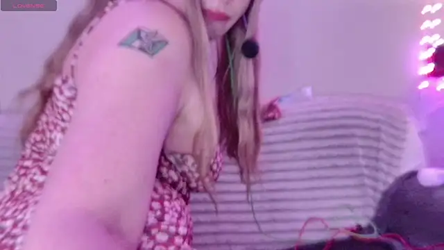 Snapshot of ScarletCarnal chatting on September 13, 11:38 pm ScarletCarnal online show from September 13, 11:38 pm