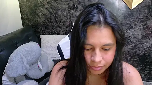 Snapshot of olivia_love_ chatting on July 2, 12:44 am olivia love online show from July 2, 12:44 am