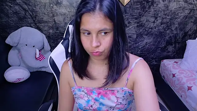 Snapshot of olivia_love_ chatting on May 7, 10:02 pm olivia love online show from May 7, 10:02 pm