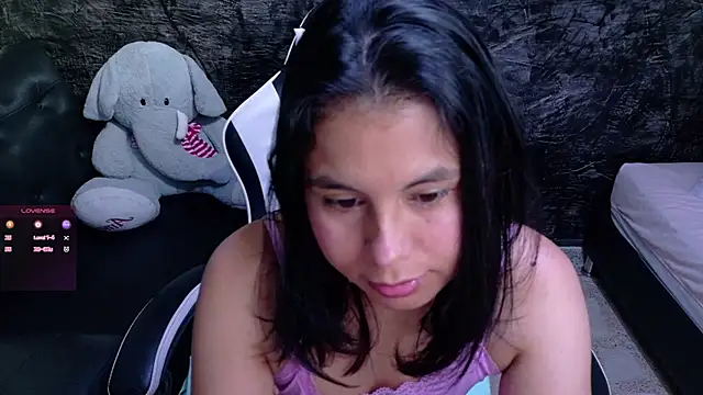 Snapshot of olivia_love_ chatting on May 22, 9:02 pm olivia love online show from May 22, 9:02 pm