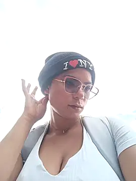 Snapshot of Simone_Miller chatting on March 17, 4:11 pm Simone Miller online show from March 17, 4:11 pm