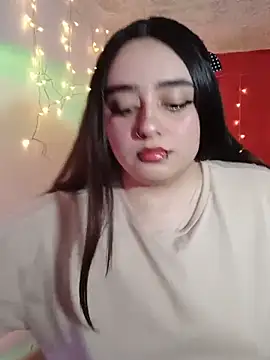 Snapshot of IvonneT chatting on May 20, 11:24 pm IvonneT online show from May 20, 11:24 pm