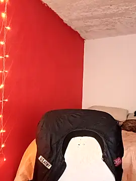 IvonneT online show from October 11, 11:28 pm