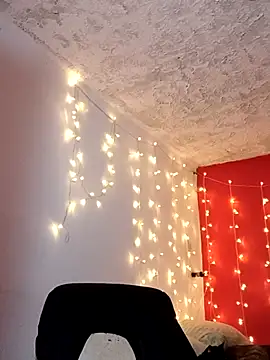 IvonneT online show from December 4, 4:44 am