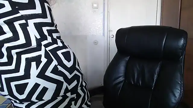 Snapshot of MilayaDFlow chatting on December 18, 12:29 pm MilayaDFlow online show from December 18, 12:29 pm