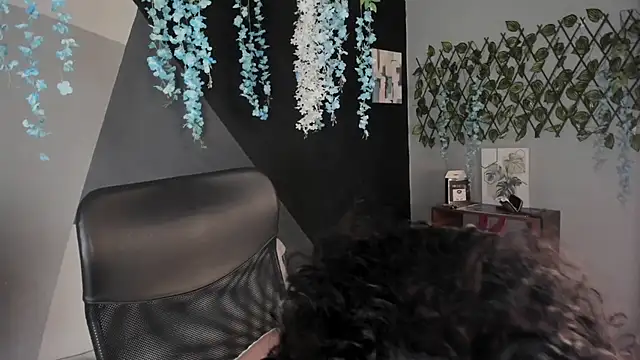 Snapshot of alixon_fiore5 chatting on May 20, 5:37 am alixon fiore5 online show from May 20, 5:37 am