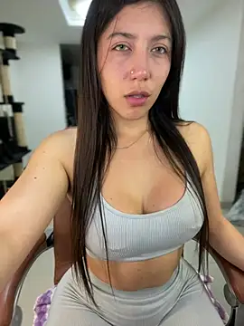 Snapshot of MiaJones21 chatting on March 12, 7:13 am MiaJones21 online show from March 12, 7:13 am