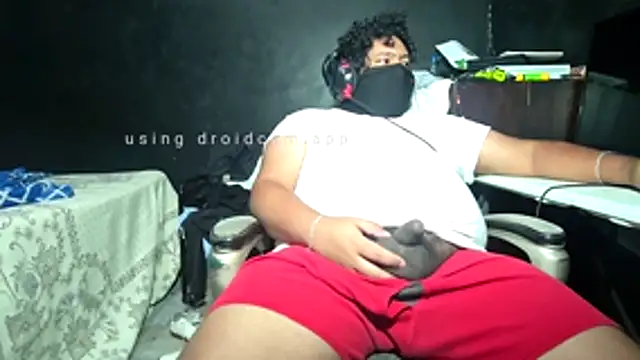 Snapshot of mikfgh50 chatting on November 2, 10:26 pm mikfgh50 online show from November 2, 10:26 pm