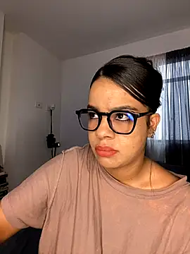 trianawhite online show from December 3, 3:39 pm