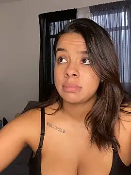 trianawhite online show from March 5, 9:37 pm